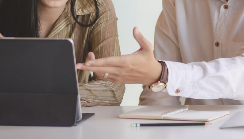 Canva Man And Woman In A Meeting Blog